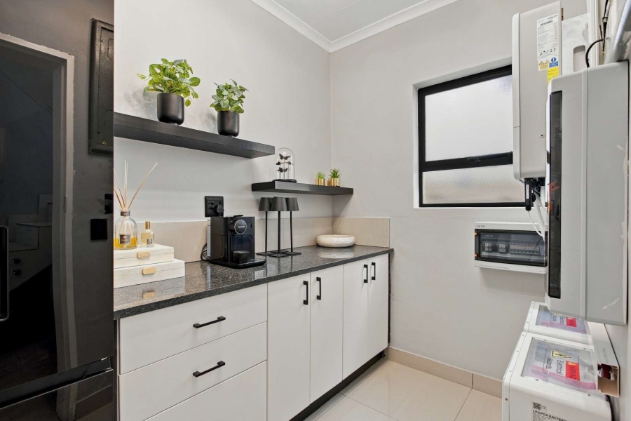 7 Bedroom Property for Sale in Oranjezicht Western Cape